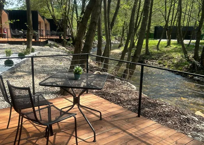 Blisku Do Gradot - Riverfront Luxury * Σκόπια