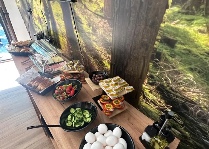 Blisku Do Gradot - Riverfront Luxury Lodge *