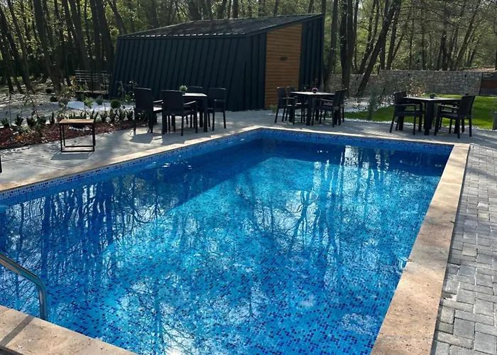 Blisku Do Gradot - Riverfront Luxury *