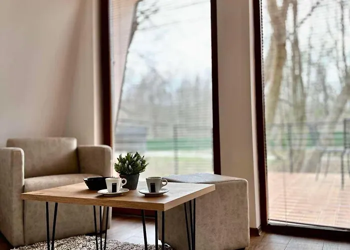 Blisku Do Gradot - Riverfront Luxury Lodge