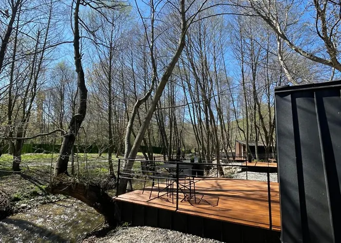 Blisku Do Gradot - Riverfront Luxury Lodge *