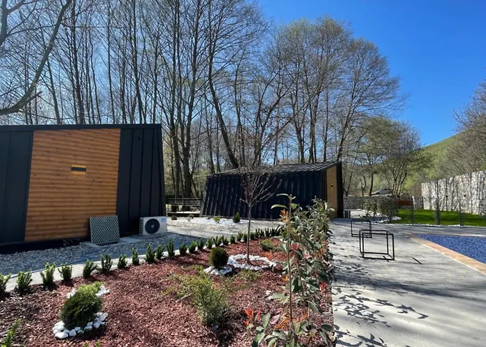 Lodge Blisku Do Gradot - Riverfront Luxury *