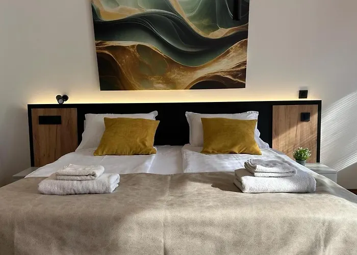 Blisku Do Gradot - Riverfront Luxury *