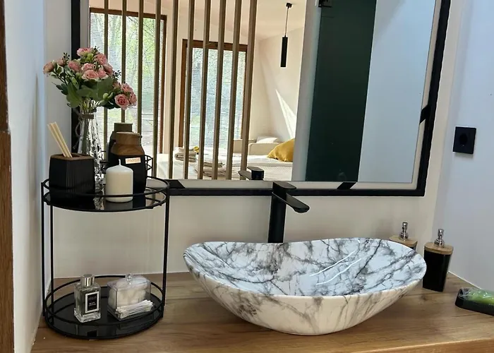 Lodge Blisku Do Gradot - Riverfront Luxury